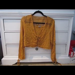 Love sleeve Tie crop top